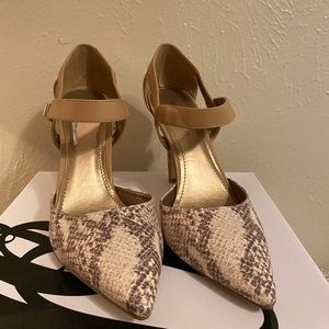 BCBGeneration heels Sz. 9.5 sneak print/Tan
